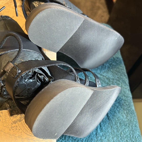 Free People - Thong Sandals - Picture 6 of 6